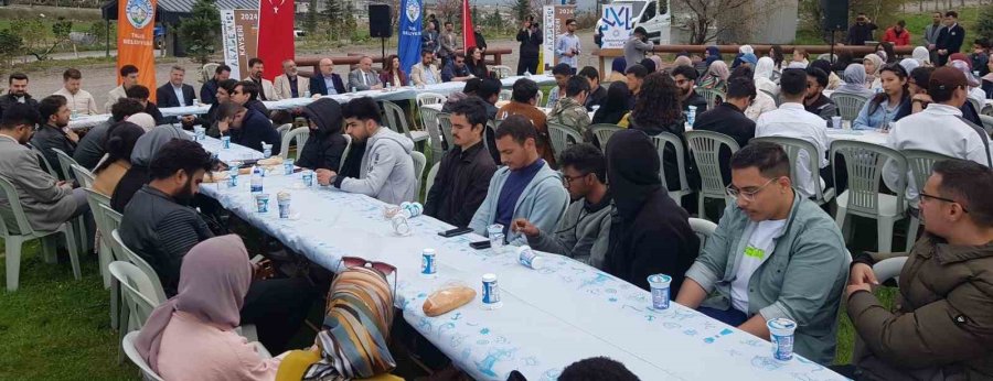 Yabancı Uyruklu Öğrencilerin Ramazan Bayramı Coşkusu