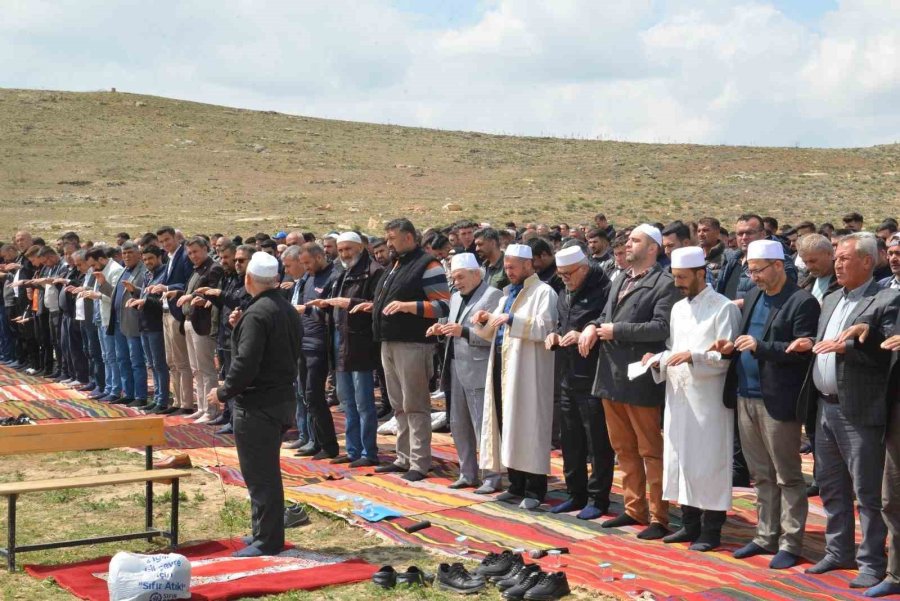 Karaman’da Çiftçiler Yağmur Duasına Çıktı
