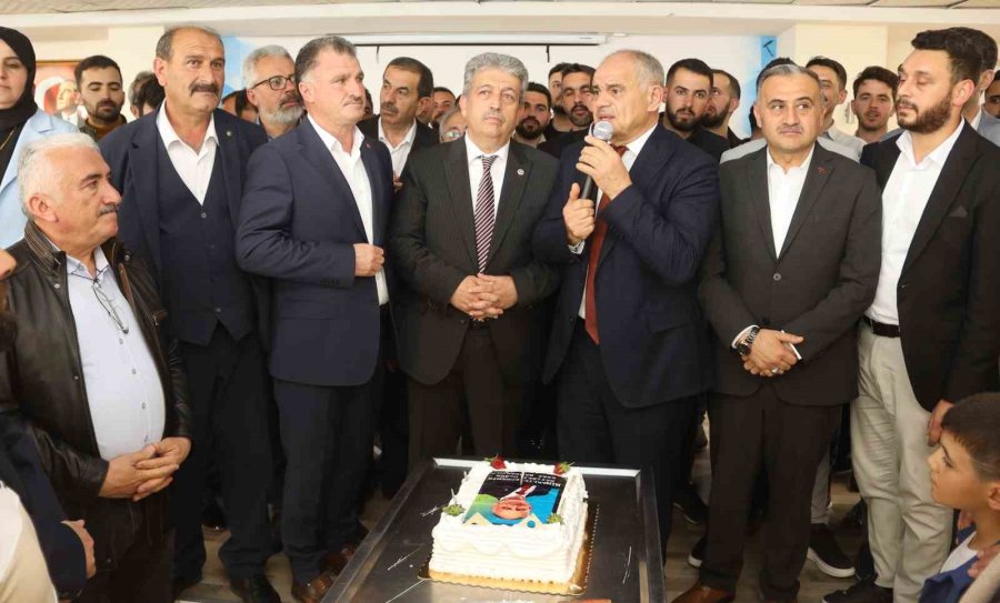 Başkan Öztürk Mazbatasını Aldı