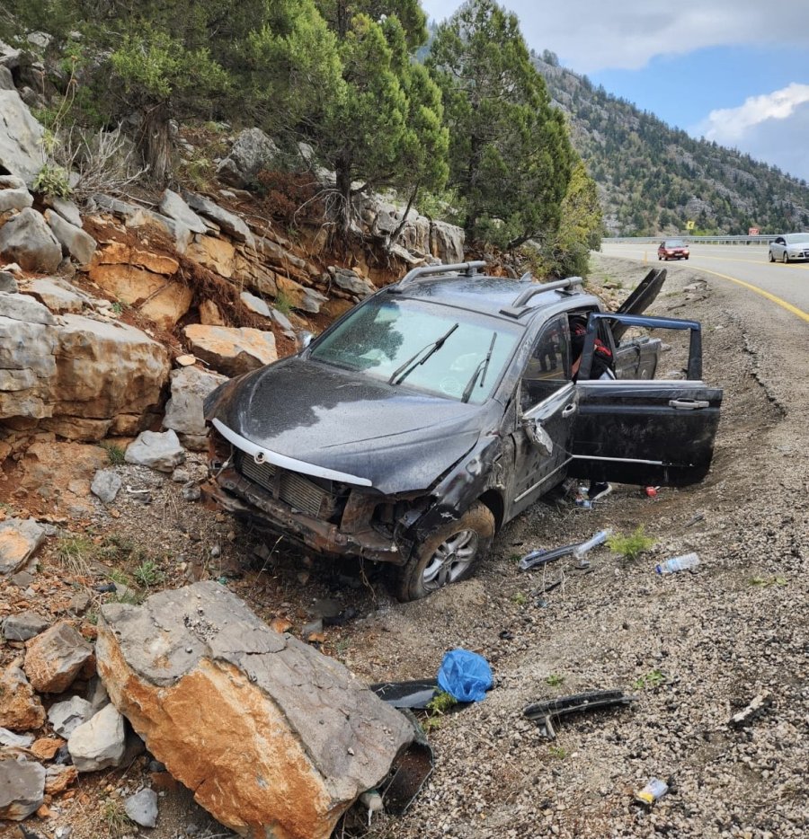Antalya’da Trafik Kazası: 5 Yaralı