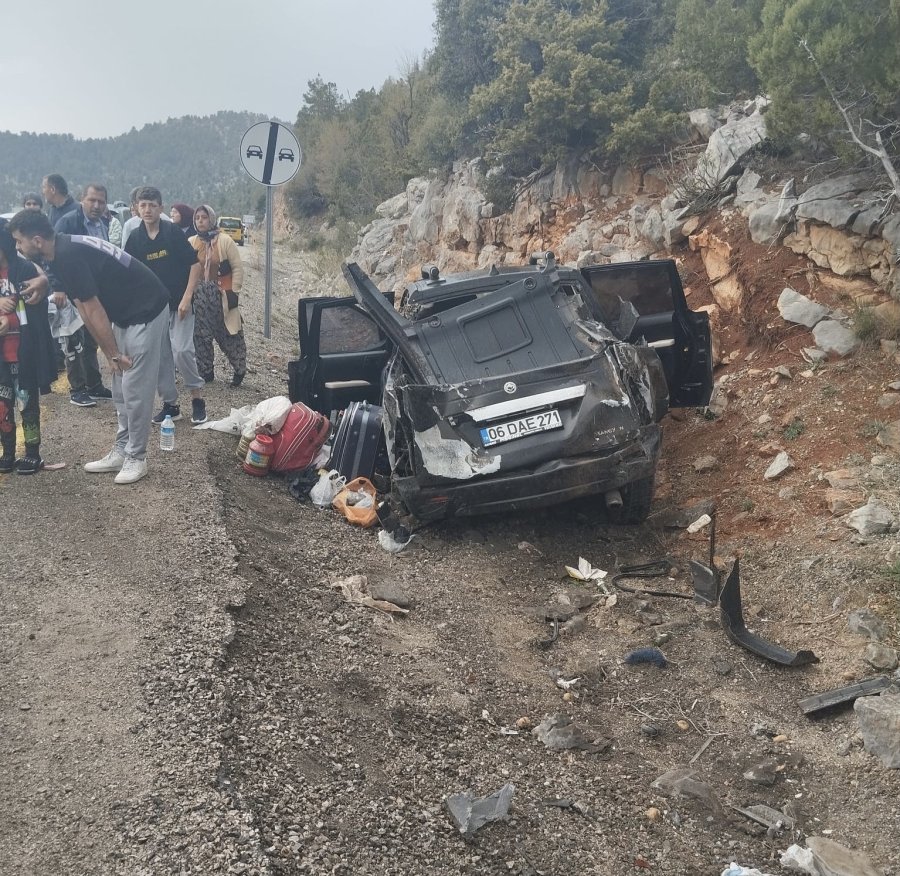 Antalya’da Trafik Kazası: 5 Yaralı