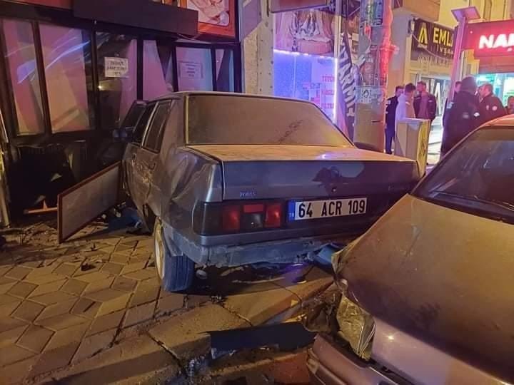 Kontrolden Çıkan Otomobil Dükkana Daldı: 1 Yaralı