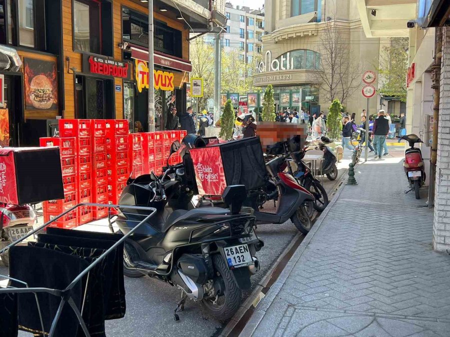 Çevreye Bilinçsizce Park Edilen Motosikletler Esnafın Tepkisini Topluyor