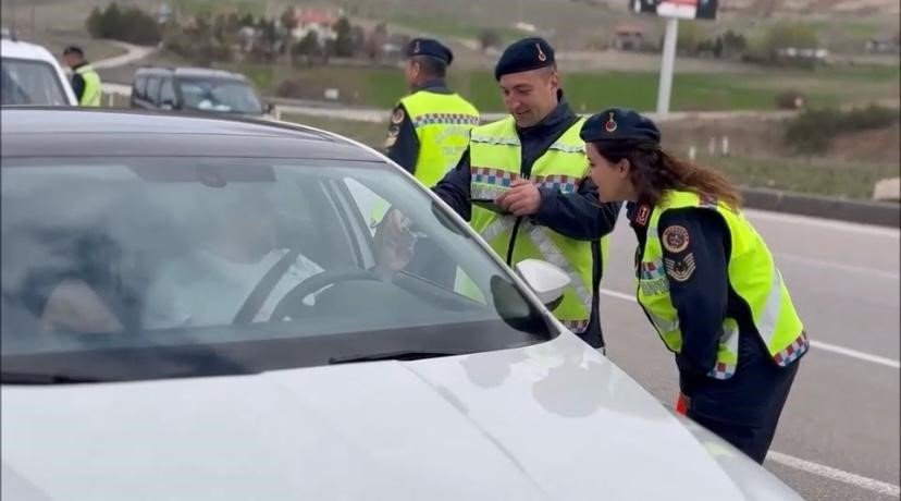 Jandarma Bayramın Acıya Dönüşmemesi İçin Tedbirleri Üst Seviyeye Çıkardı