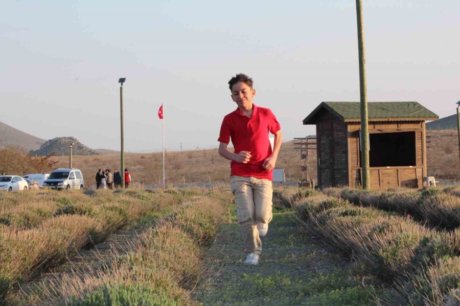 Tatilinin Son Gününde Acıgöl Ve Lavanta Bahçesine Ziyaretçi Akını