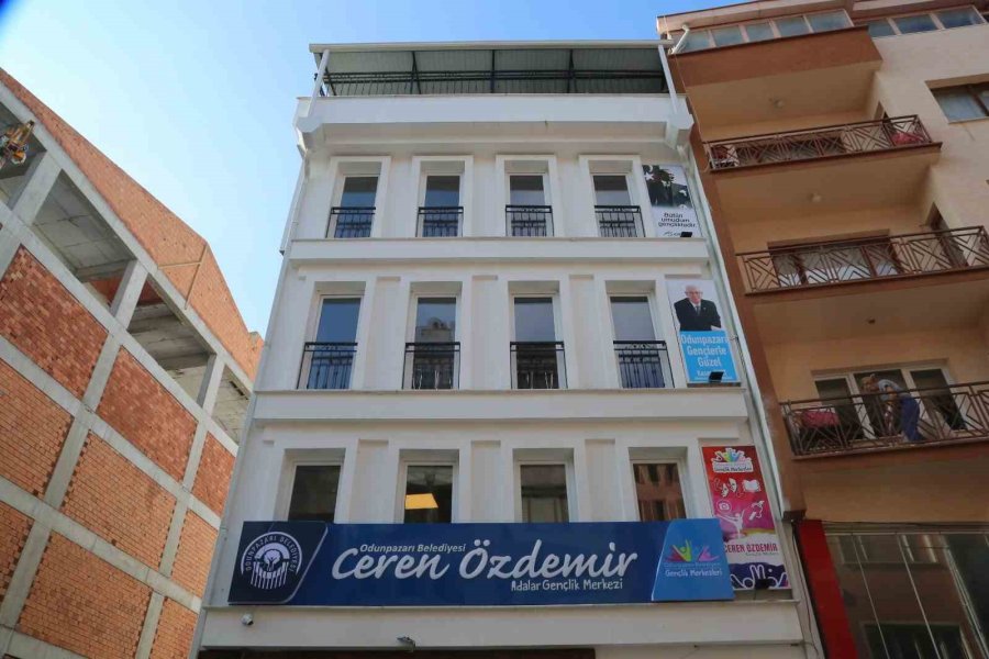 Ceren Özdemir Adalar Gençlik Merkezi ’hollandaca Atölyesi’ Düzenleyecek