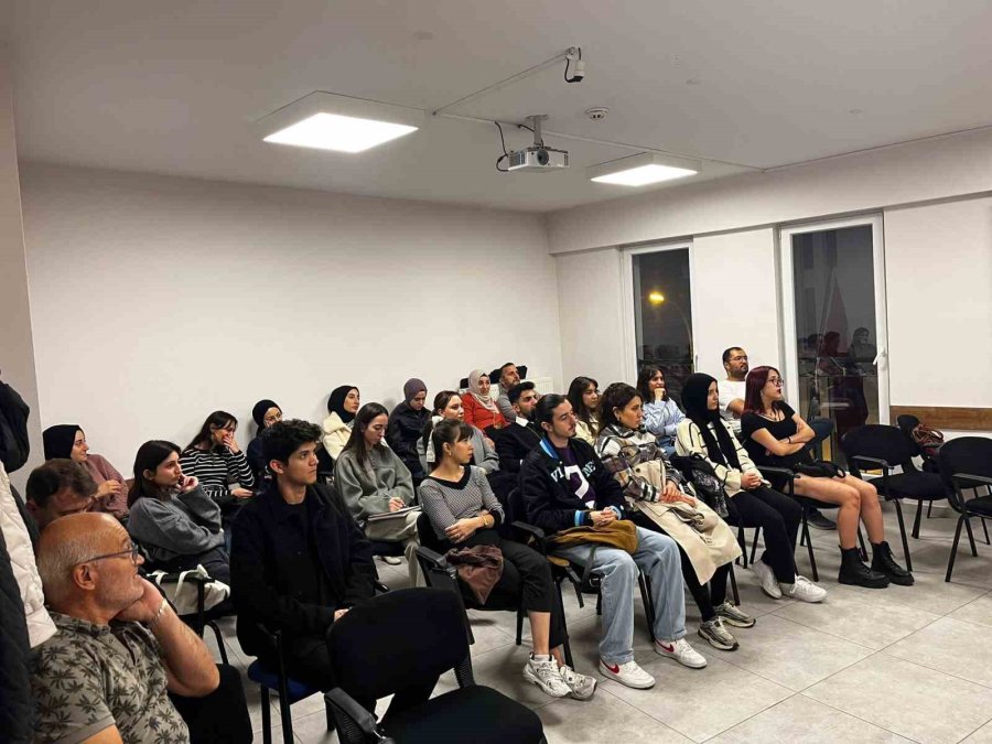 Ceren Özdemir Adalar Gençlik Merkezi ’hollandaca Atölyesi’ Düzenleyecek