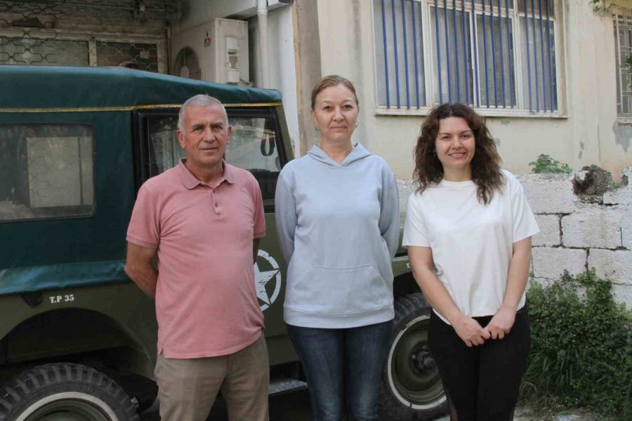 Özel Yapım Aracını Anne Kedi Ve Yavrularına Tahsis Etti