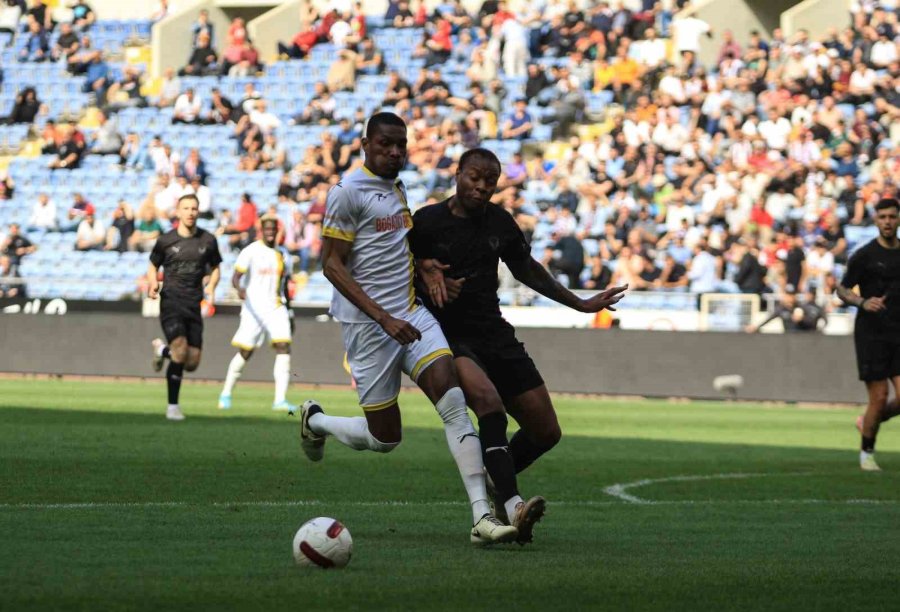 Trendyol Süper Lig: Hatayspor: 0 - İstanbulspor: 0 (ilk Yarı)