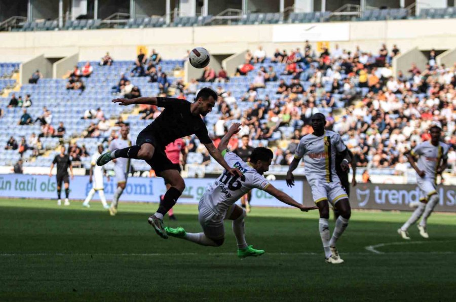 Trendyol Süper Lig: Hatayspor: 0 - İstanbulspor: 0 (ilk Yarı)