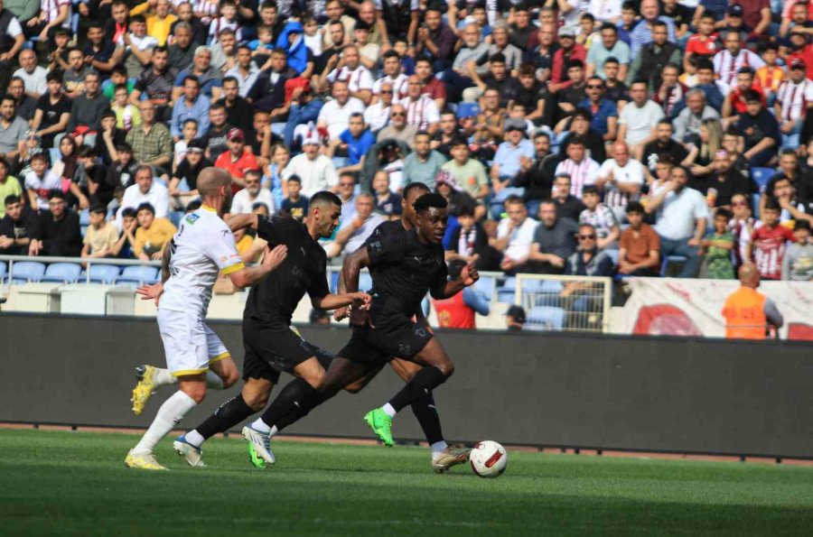 Trendyol Süper Lig: Hatayspor: 0 - İstanbulspor: 0 (ilk Yarı)