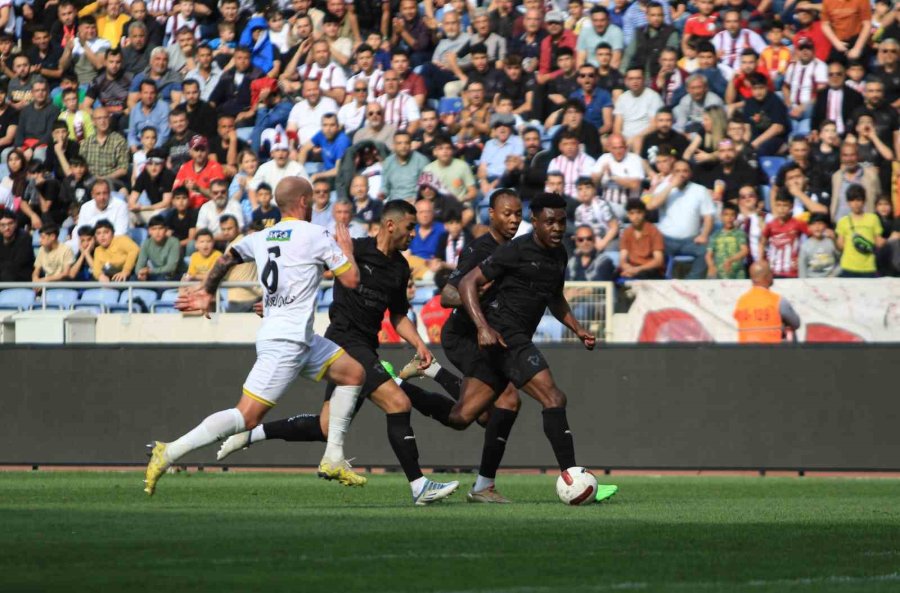 Trendyol Süper Lig: Hatayspor: 0 - İstanbulspor: 0 (ilk Yarı)