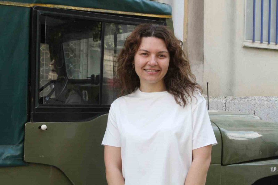 Özel Yapım Aracını Anne Kedi Ve Yavrularına Tahsis Etti