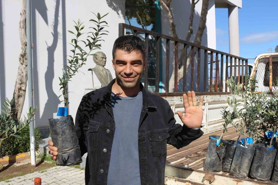 Antalya Büyükşehir Belediyesi’nden Serikli Çiftçilere 700 Zeytin Fidanı