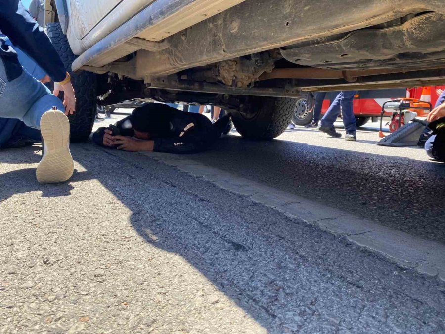 Antalya’da Yürekleri Ağza Getiren Kaza: 50 Yıllık Kamyon Şoförünün Refleksiyle Hayatta Kaldı