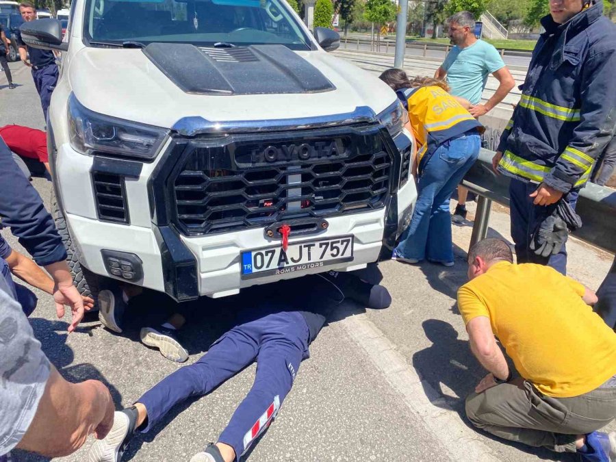 Antalya’da Yürekleri Ağza Getiren Kaza: 50 Yıllık Kamyon Şoförünün Refleksiyle Hayatta Kaldı