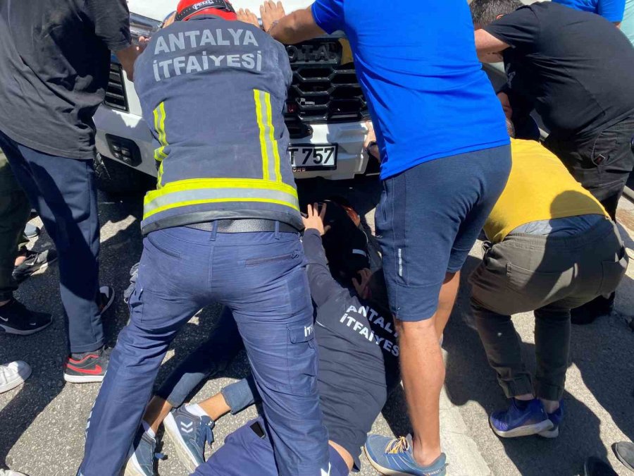 Antalya’da Yürekleri Ağza Getiren Kaza: 50 Yıllık Kamyon Şoförünün Refleksiyle Hayatta Kaldı