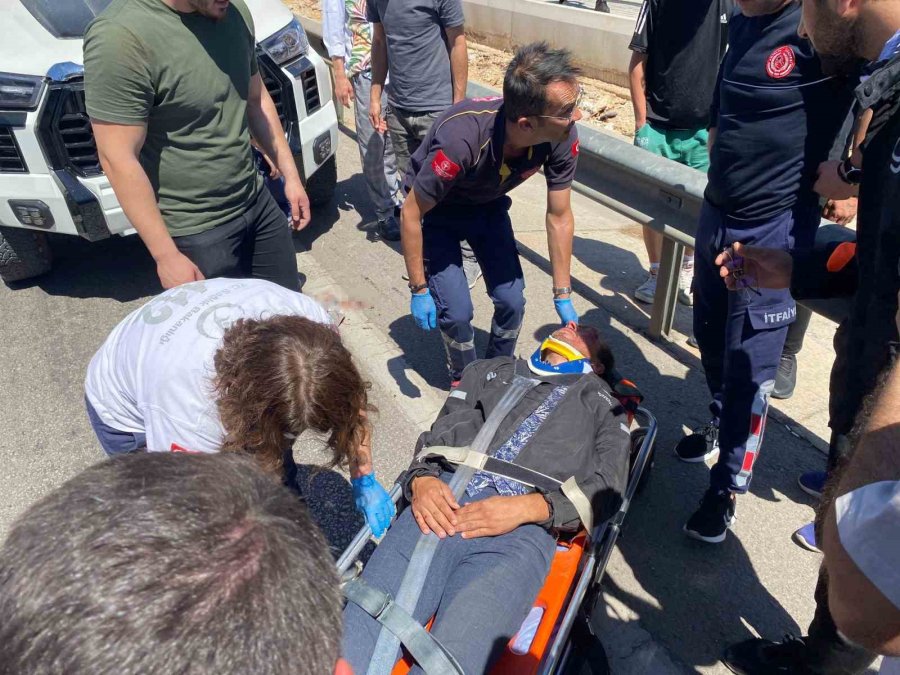 Antalya’da Yürekleri Ağza Getiren Kaza: 50 Yıllık Kamyon Şoförünün Refleksiyle Hayatta Kaldı