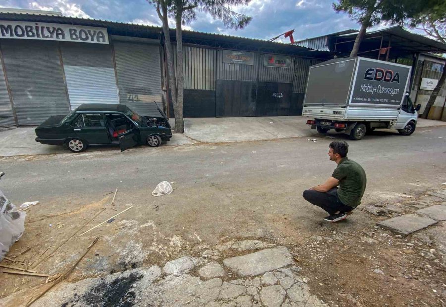 Antalya’da Otomobilde Yılan Alarmı