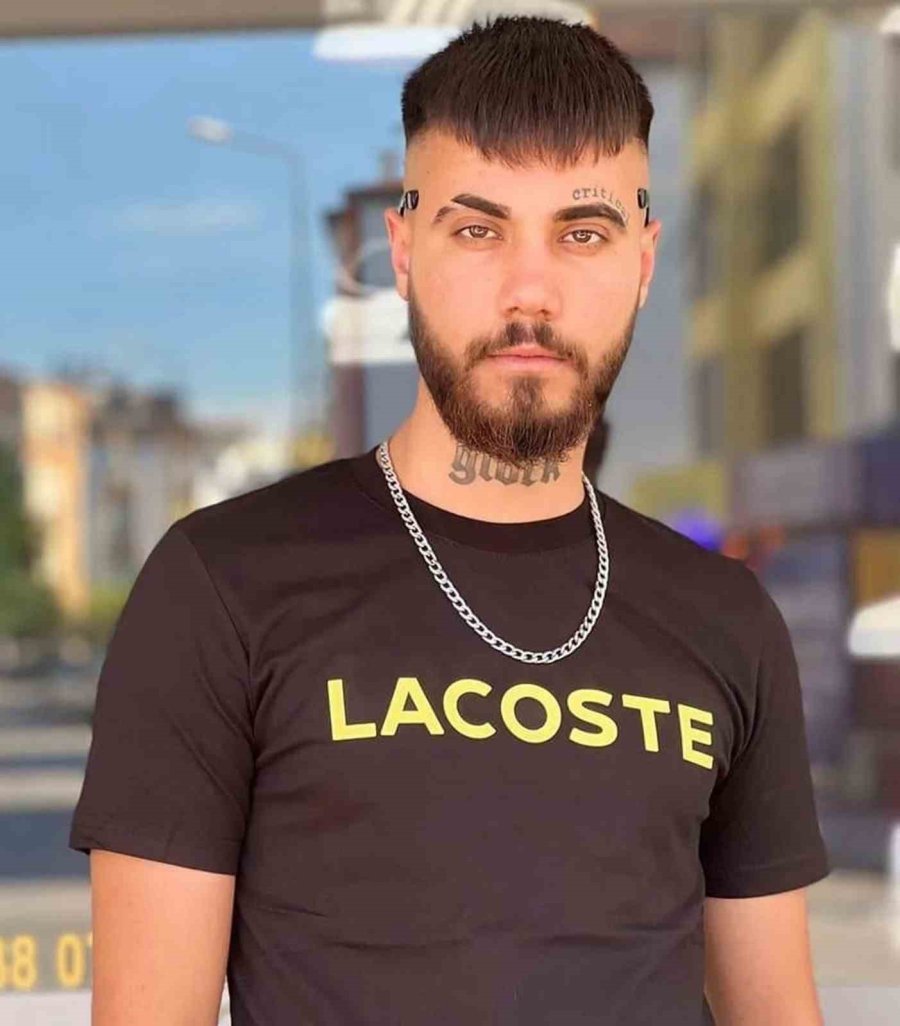 Oto Galerici Parkta Tabanca İle Vurularak Öldürüldü