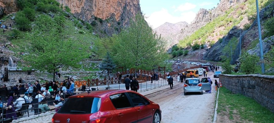 Büyükkılıç: "kapuzbaşı Şelalelerimiz Ziyaretçi Akınına Uğruyor"