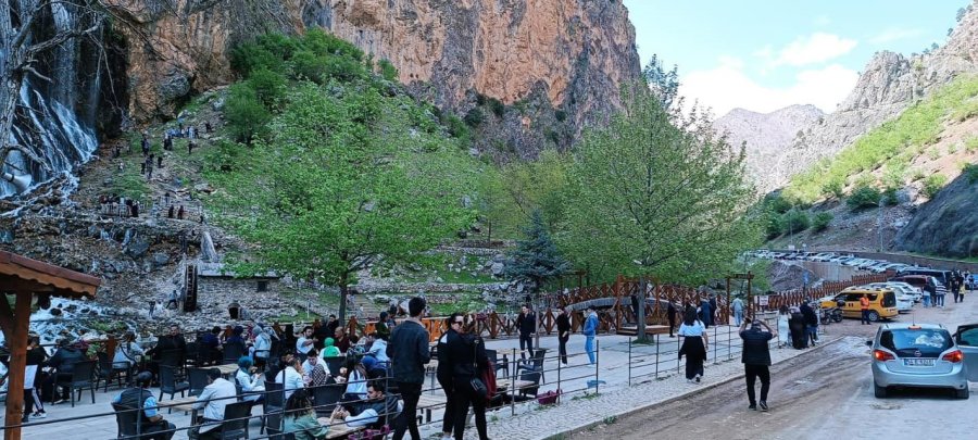 Büyükkılıç: "kapuzbaşı Şelalelerimiz Ziyaretçi Akınına Uğruyor"