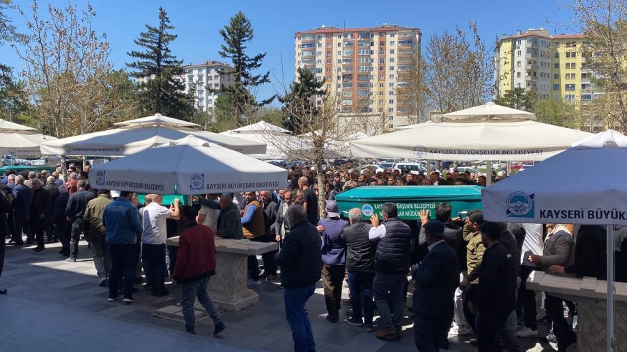 Karbonmonoksitten Zehirlenen Kardeşler Toprağa Verildi