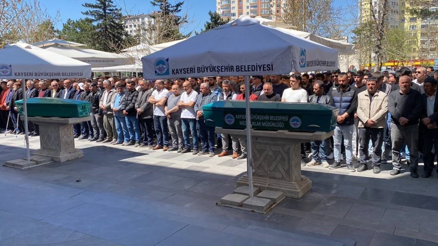 Karbonmonoksitten Zehirlenen Kardeşler Toprağa Verildi