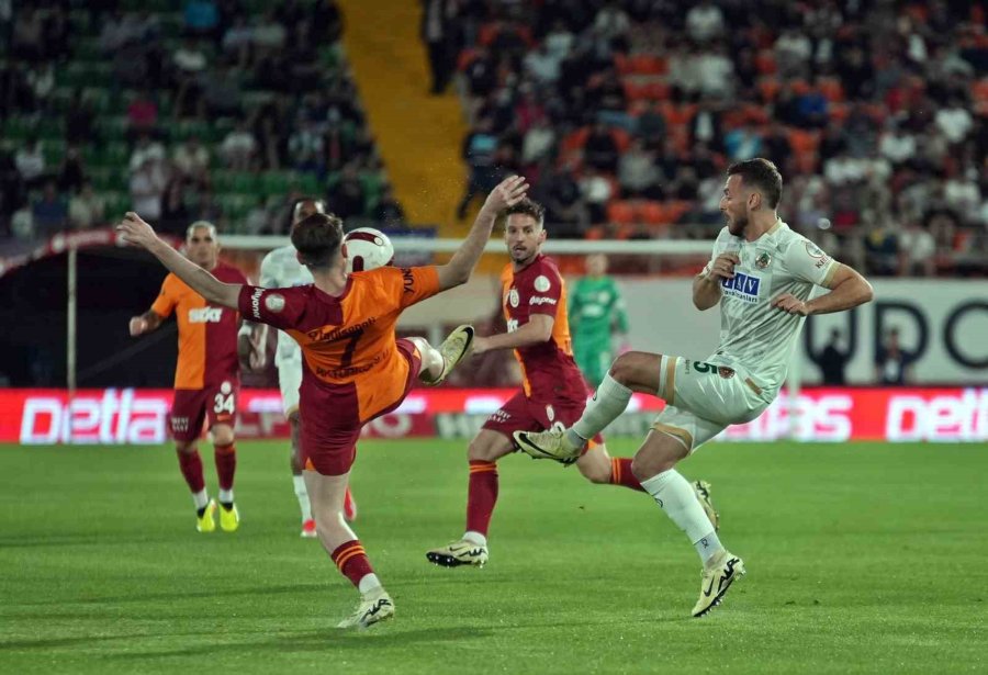 Trendyol Süper Lig: Alanyaspor: 0 - Galatasaray: 0 (maç Devam Ediyor)