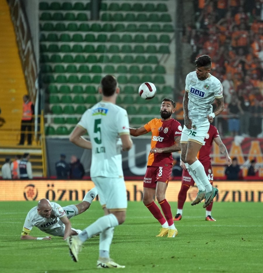 Trendyol Süper Lig: Alanyaspor: 0 - Galatasaray: 0 (maç Devam Ediyor)