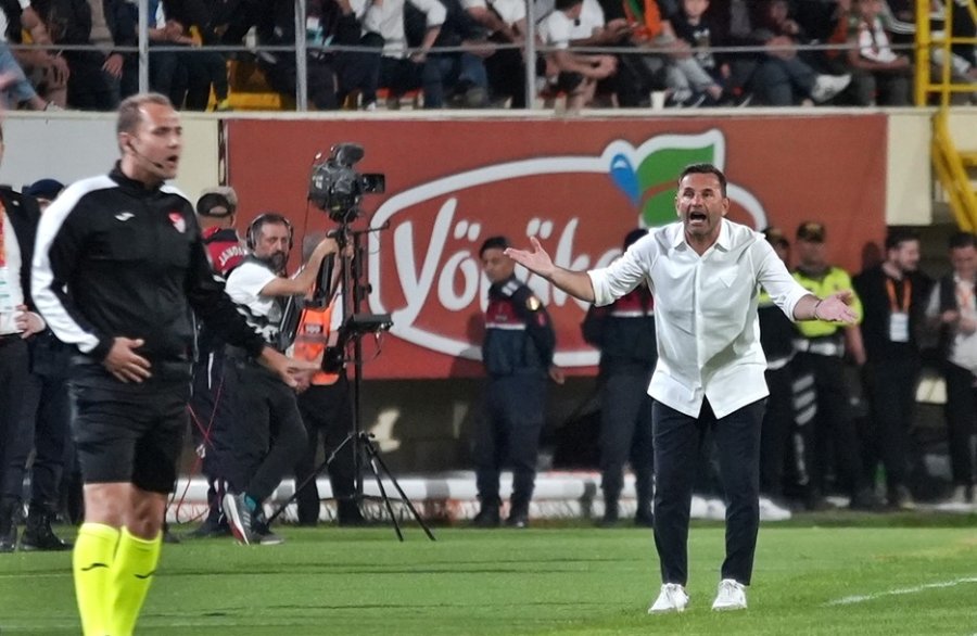 Trendyol Süper Lig: Alanyaspor: 0 - Galatasaray: 0 (ilk Yarı)