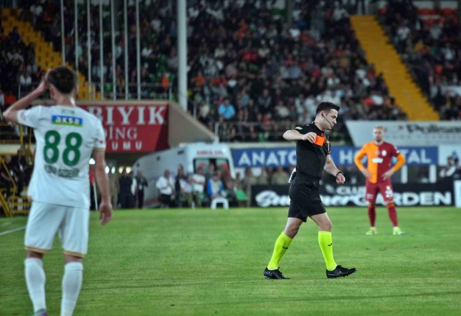 Trendyol Süper Lig: Alanyaspor: 0 - Galatasaray: 0 (ilk Yarı)