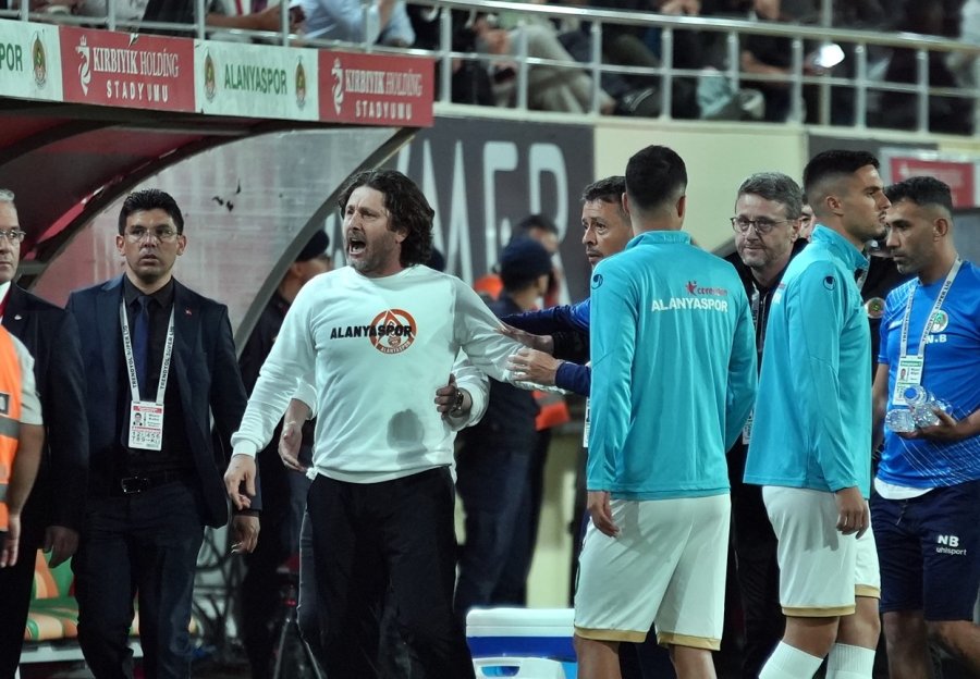 Trendyol Süper Lig: Alanyaspor: 0 - Galatasaray: 0 (ilk Yarı)