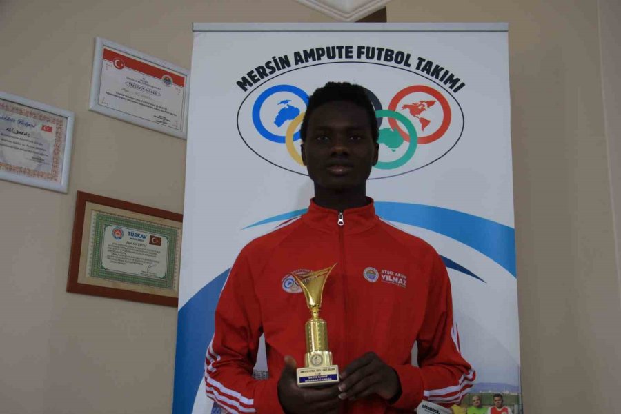 Gambiya’dan Geldi, ’en İyi Kanat Oyuncusu’ Seçildi