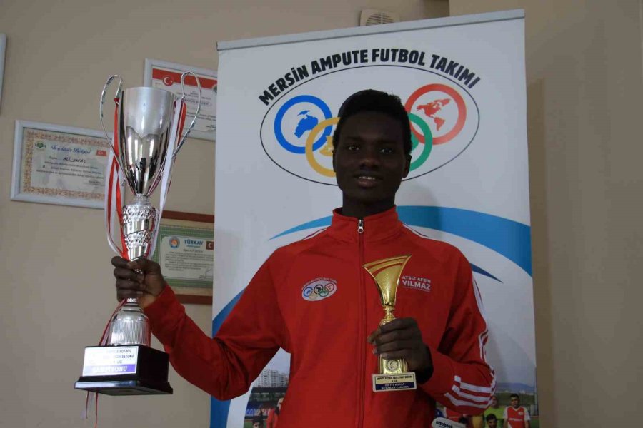 Gambiya’dan Geldi, ’en İyi Kanat Oyuncusu’ Seçildi