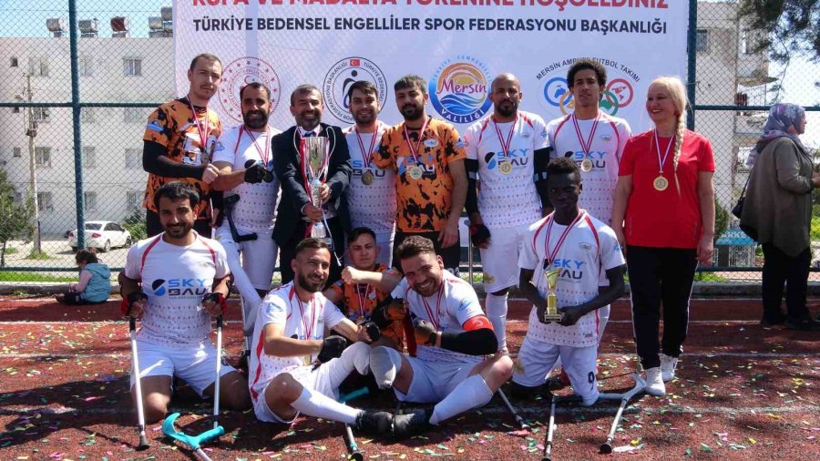 Gambiya’dan Geldi, ’en İyi Kanat Oyuncusu’ Seçildi