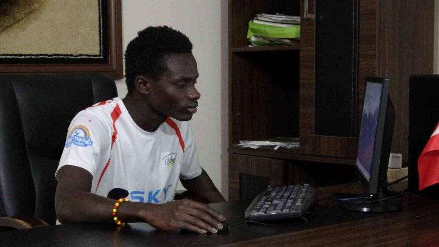 Gambiya’dan Geldi, ’en İyi Kanat Oyuncusu’ Seçildi