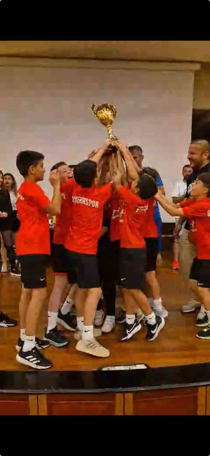 Umudumuz Es Es’in Minikleri Şampiyon Oldu