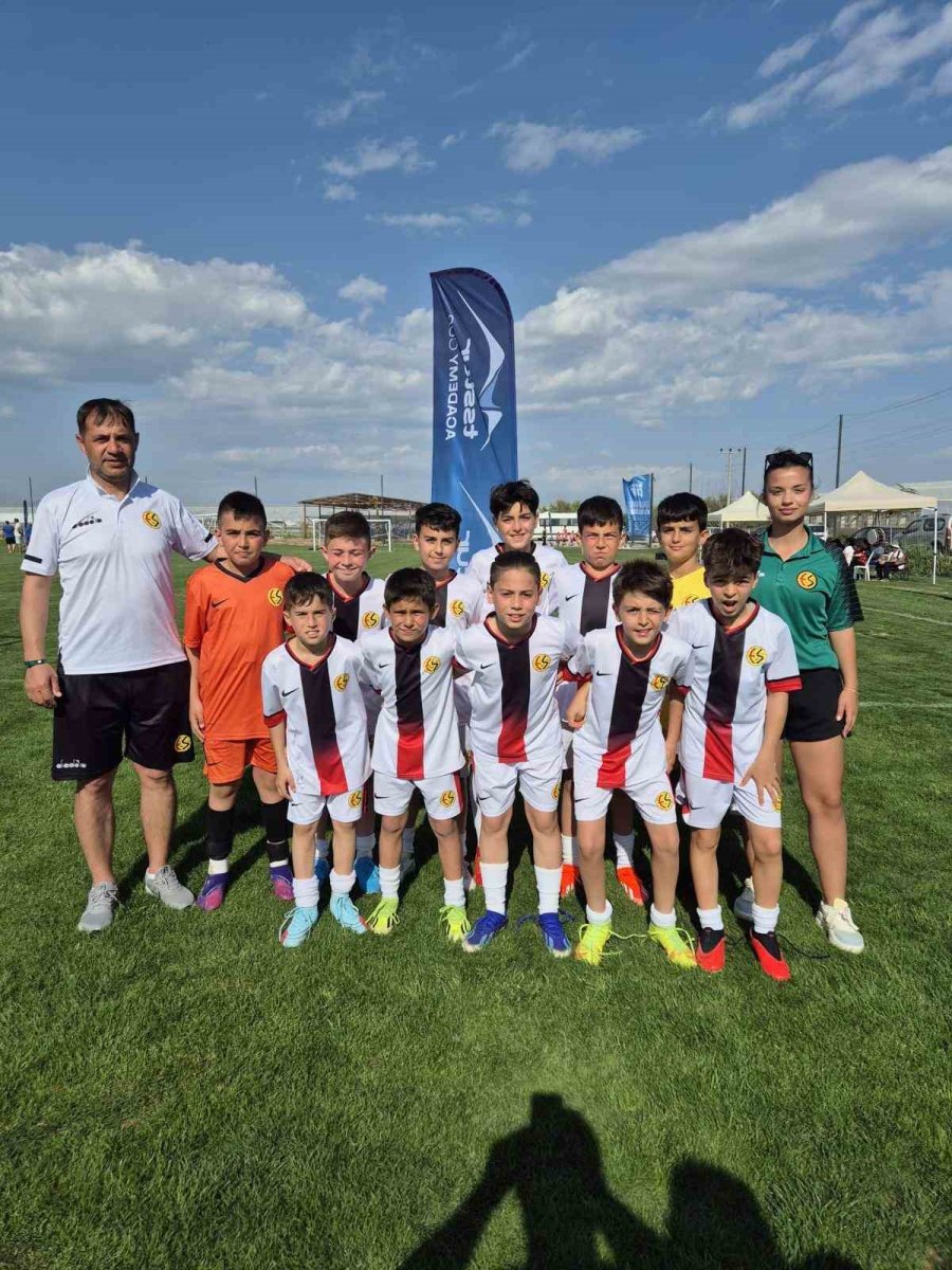 Umudumuz Es Es’in Minikleri Şampiyon Oldu