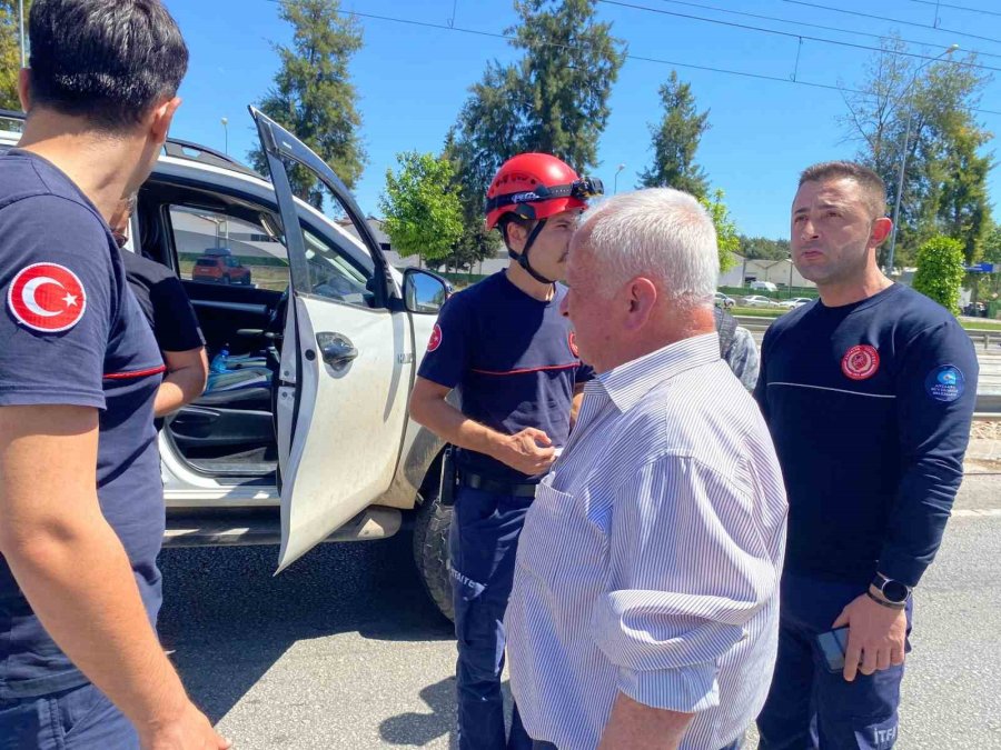 Antalya’da Yürekleri Ağza Getiren Kaza: 50 Yıllık Kamyon Şoförünün Refleksiyle Hayatta Kaldı