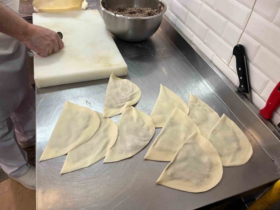 Bayramda Çi Börek İşletmeleri Doldu Taştı, Satışlar 5 Kat Arttı