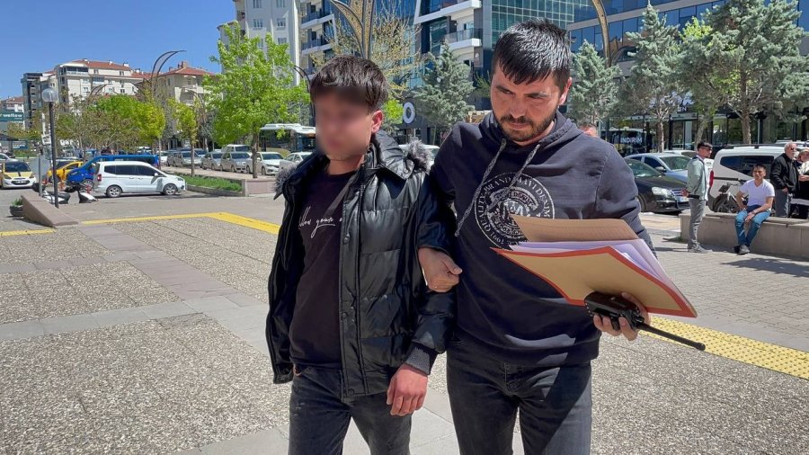 Alacak Verecek Kavgasında 2 Kişiyi Bıçakla Yaralayan Şüpheliler Adliyede