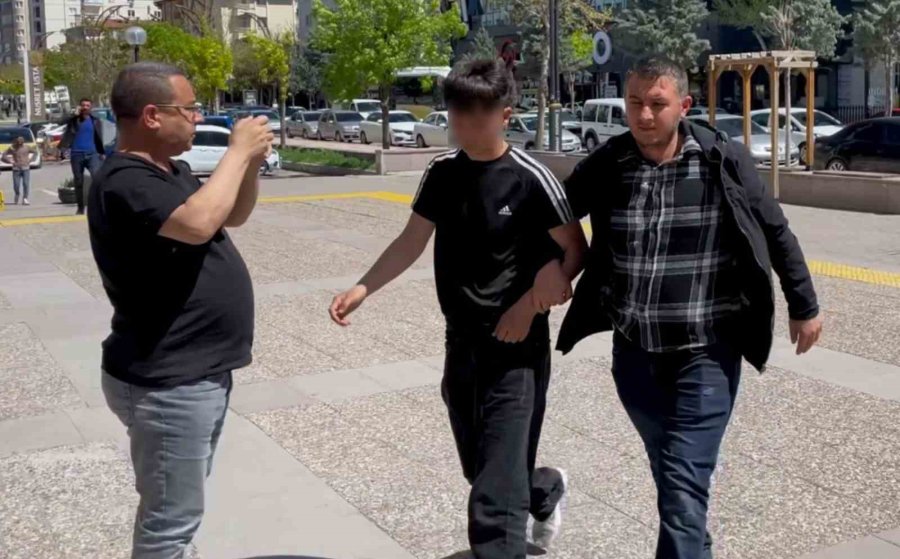 Alacak Verecek Kavgasında 2 Kişiyi Bıçakla Yaralayan Şüpheliler Adliyede