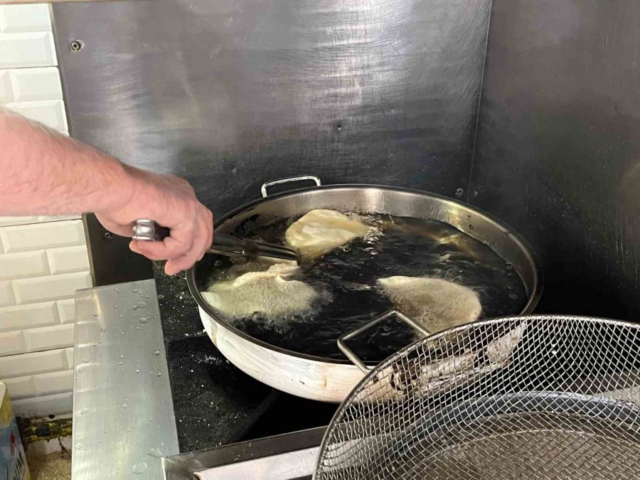 Bayramda Çi Börek İşletmeleri Doldu Taştı, Satışlar 5 Kat Arttı