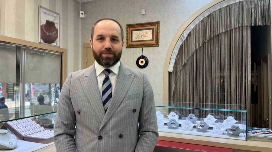 Bayram Ve İran-israil Gerginliğinden Sonra Tavan Yapan Altın Piyasası Hakkında Çiftlere Uzman Uyarısı