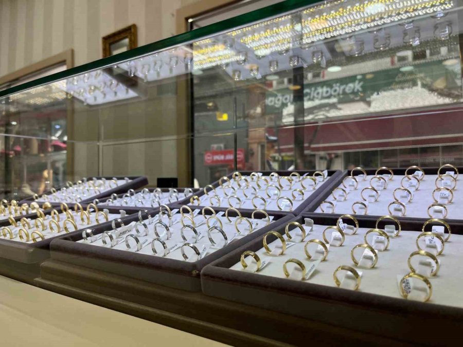 Bayram Ve İran-israil Gerginliğinden Sonra Tavan Yapan Altın Piyasası Hakkında Çiftlere Uzman Uyarısı