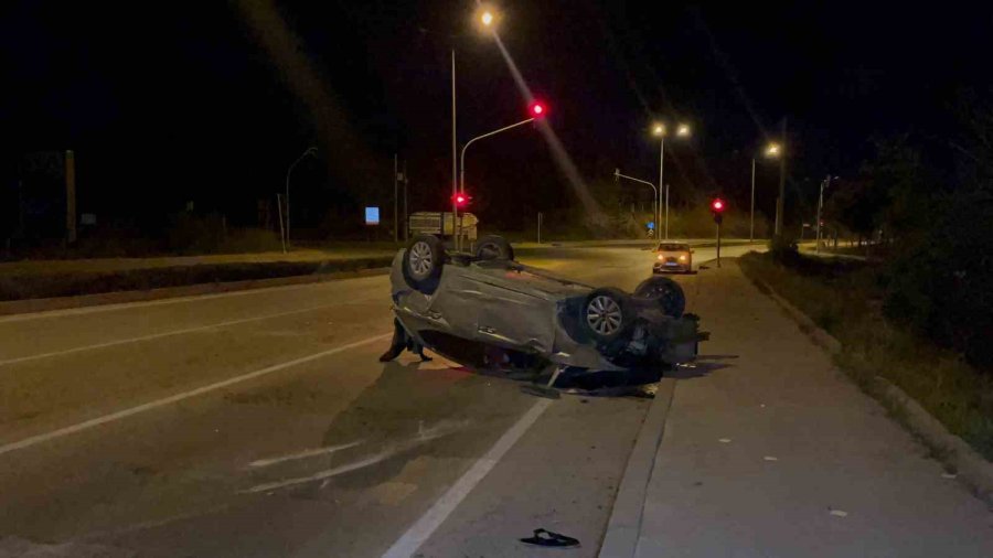 Kontrolden Çıkarak Takla Atan Otomobil Hurdaya Döndü
