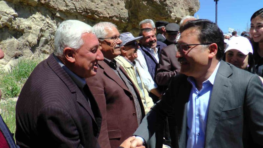 Vali Çiçek Ve Başkan Büyükkılıç Turizmcilerle Şarkı Söyledi