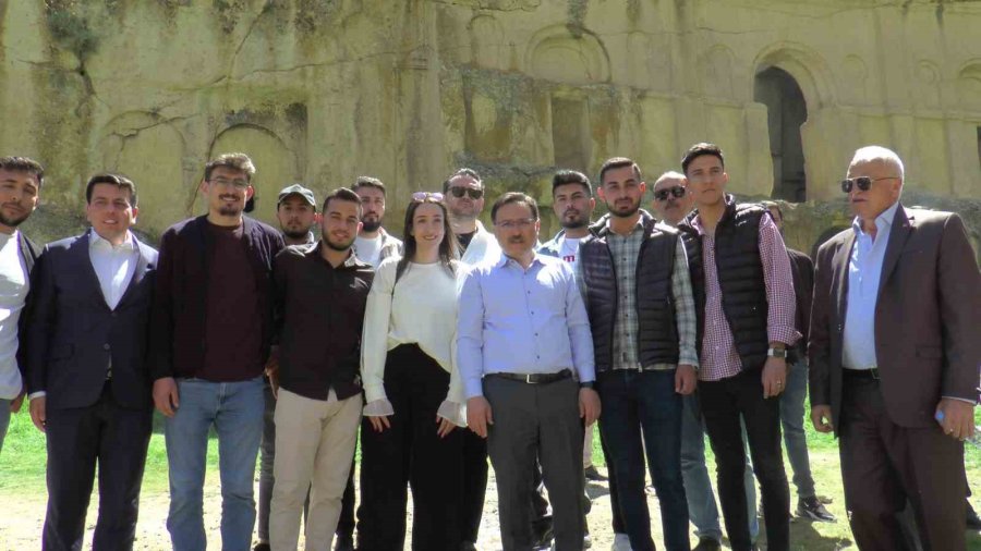 Vali Çiçek Ve Başkan Büyükkılıç Turizmcilerle Şarkı Söyledi