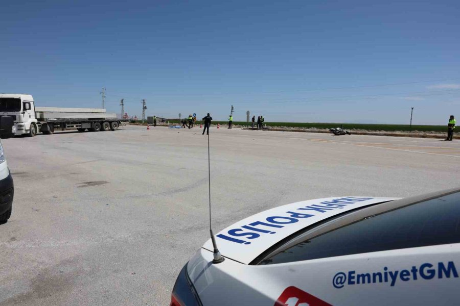 Motosiklet Tıra Çarptı, Sürücü Öldü